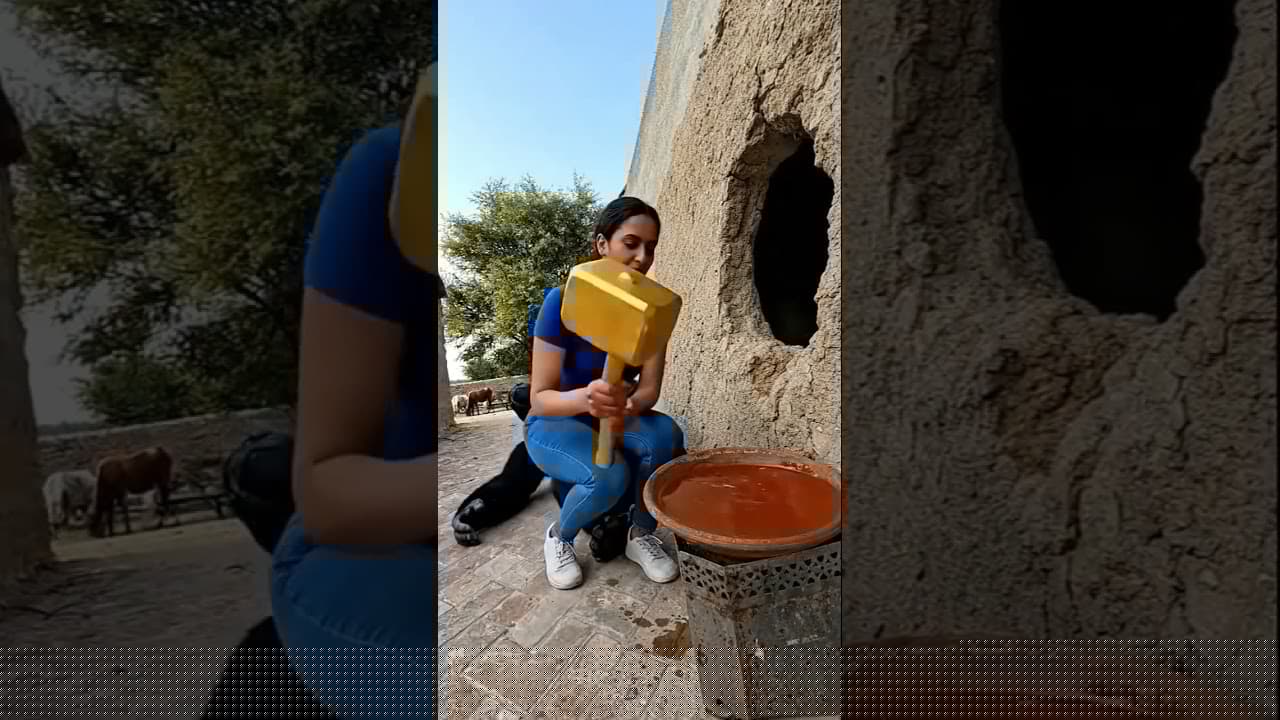 الغوريلا الذكي أمسك بتلك المرأة