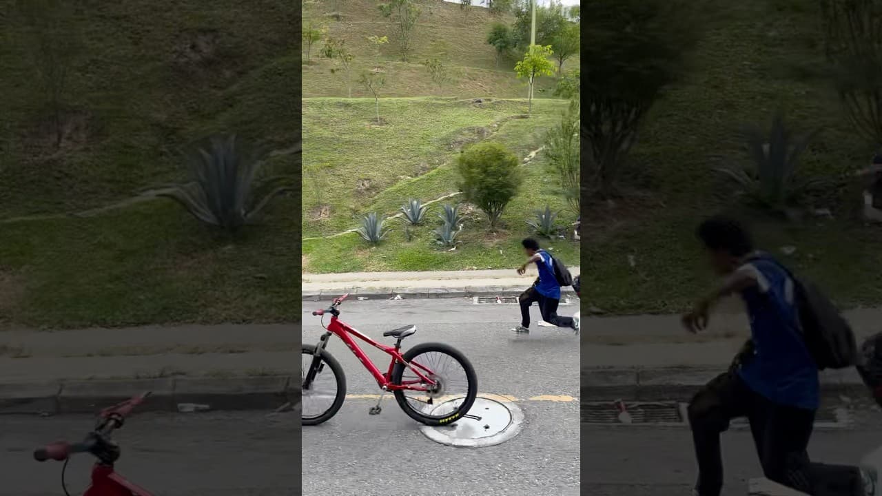 La bicicleta se maneja sola 😱😱 #bike #wheelie #bikershorts