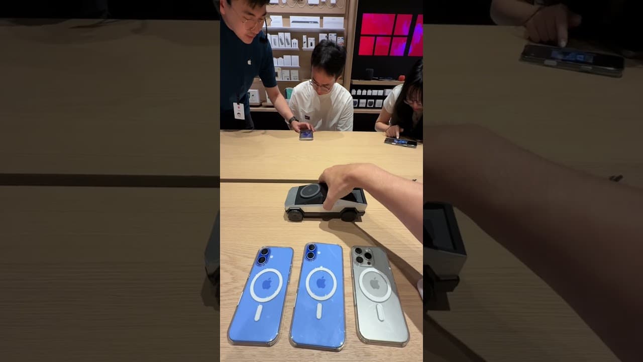 Three-in-one charger, mobile phone, headphones and watch are charged at the same time.手机，耳机，手表同时充电。