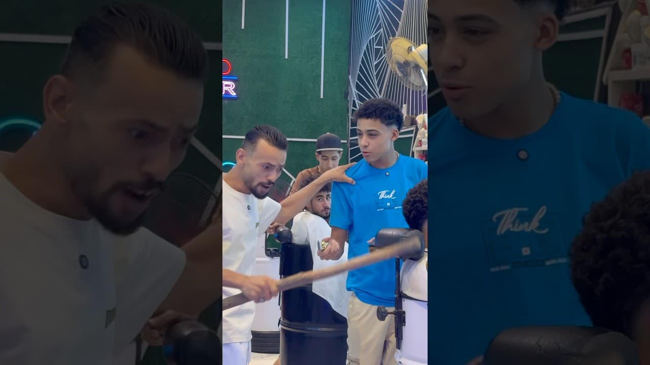 ‏لما ابنك يروح يحلق شعره ويطلع قرعة