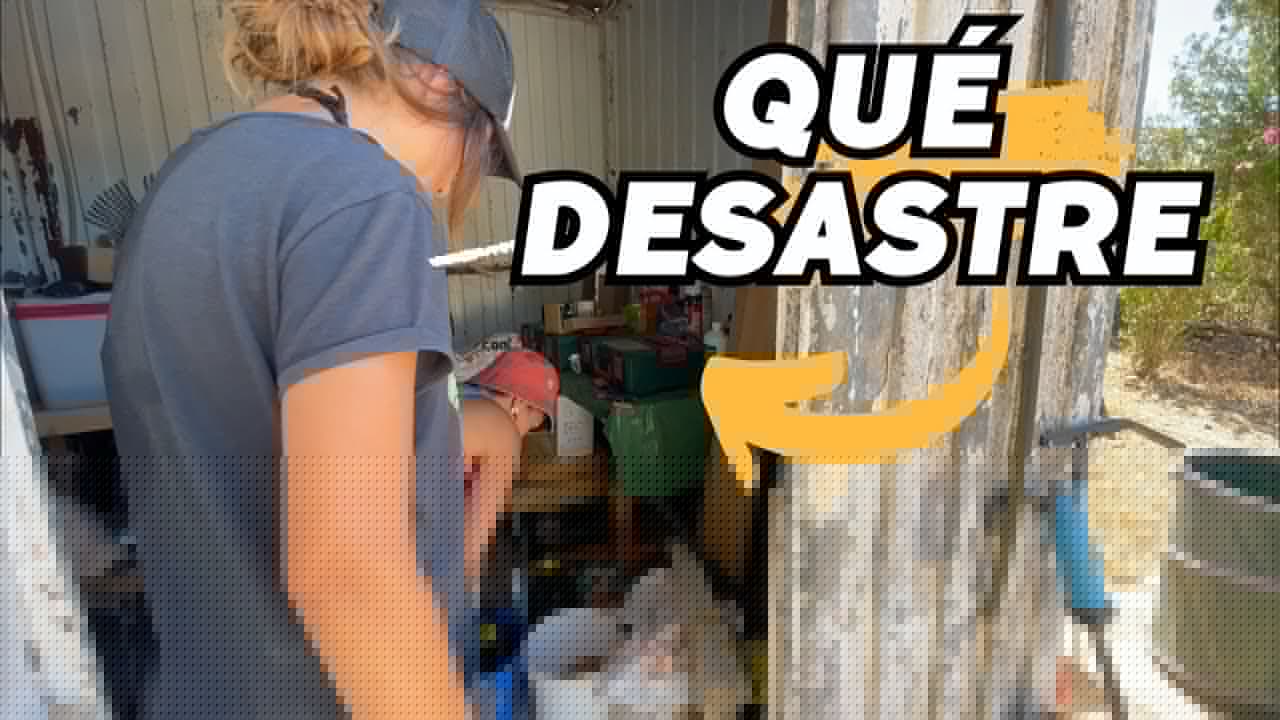 RESTAURAMOS mesa de madera antigua, SALE MAL. Usamos por fin el rincón piscina de la finca Vlog248