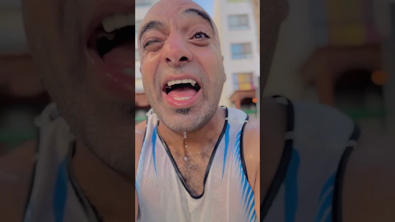 لما تغرق منقذ البسين مياه😂