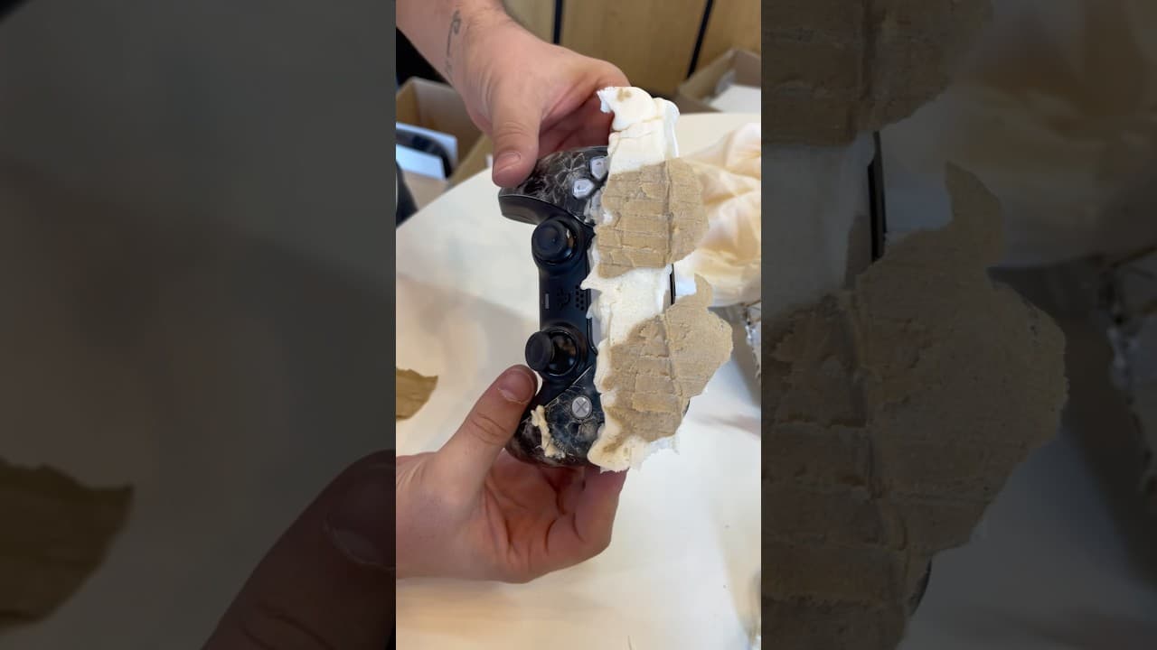 Mando de PS5 cubierto de poliuretano 🤯😱 #ps5 #game #humor #playstation #games