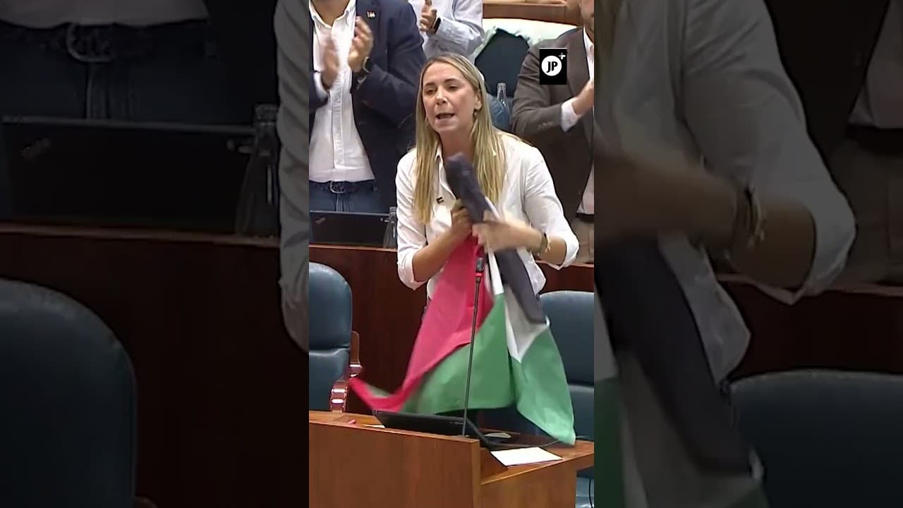 Diputada española denuncia genocidio con bandera Palestina en Asamblea de Madrid