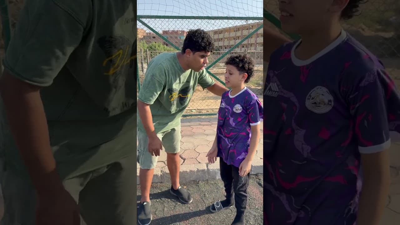 ‏اللاعب الصغير يتأخر بسبب صلاة الظهر انظر ماذا فعل المدرب 😔💔￼