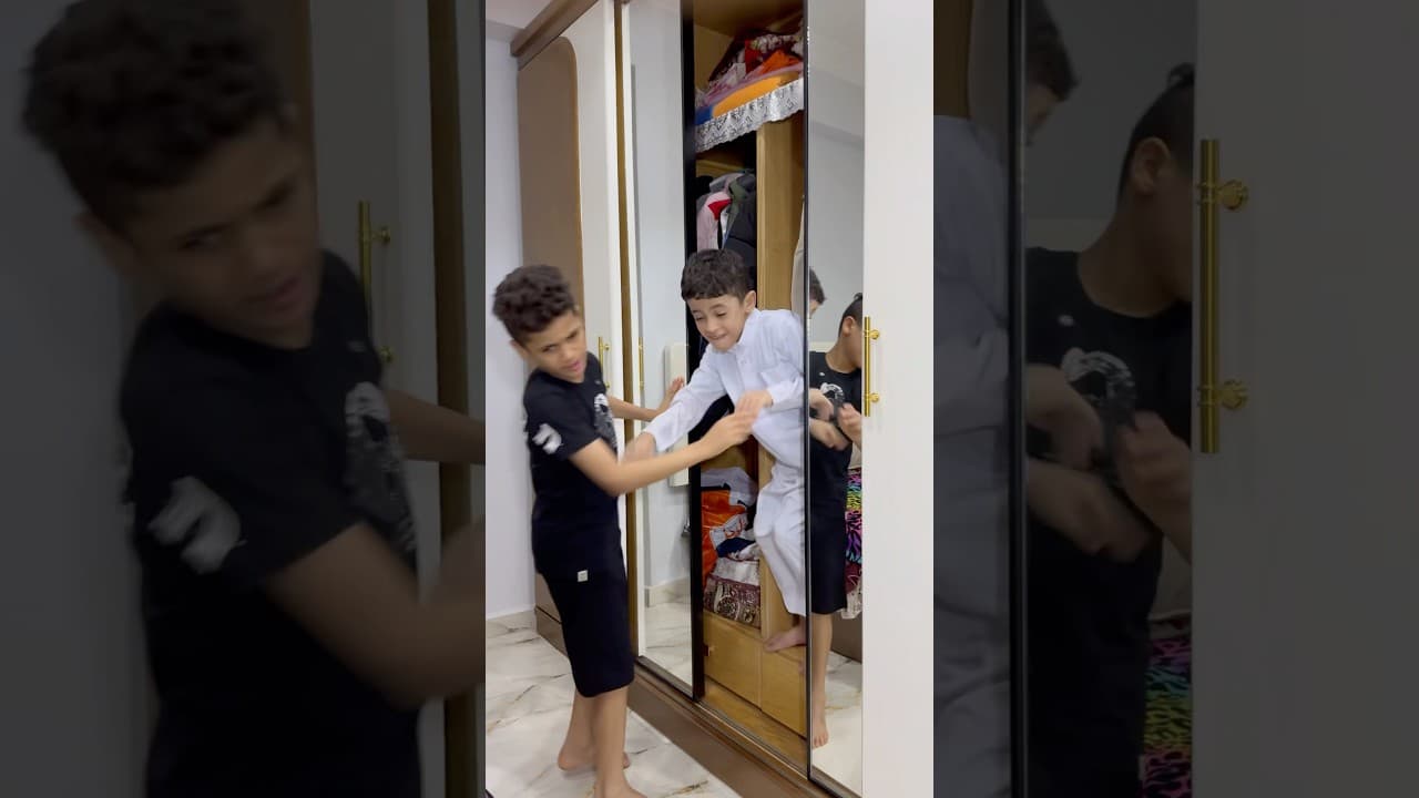 مين اخوه بيعمل معاه كده😂