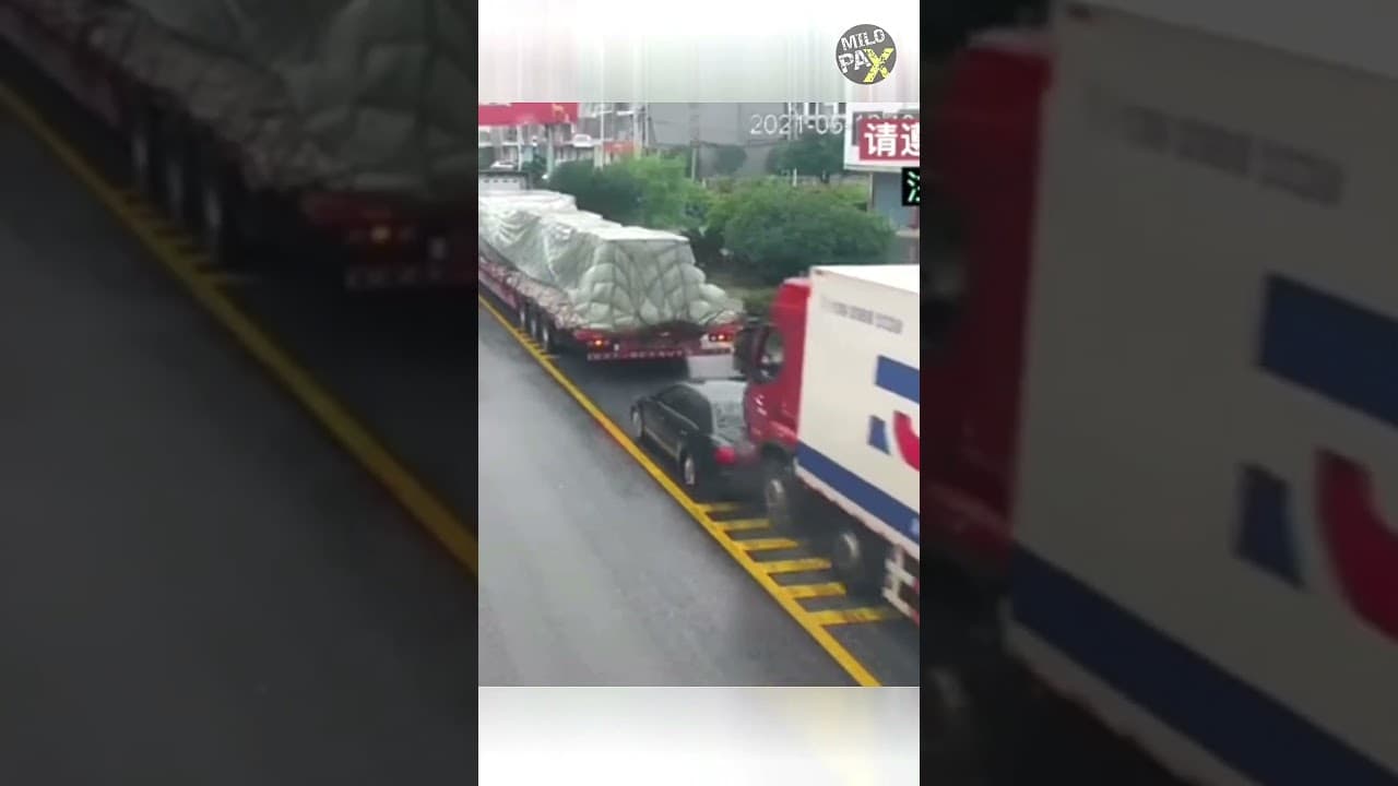 Why Is Stopping Between Two Trucks a Deadly Mistake? 🚛💀